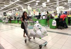 Tiendas y supermercados cobrarían por el uso de bolsas de plástico