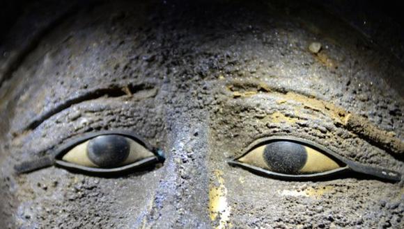 "El hallazgo de esta máscara es sensacional. Muy pocas máscaras de metal han sido preservadas porque la mayoría de las tumbas de dignatarios del antiguo Egipto fueron saqueadas", señaló el arqueólogo Ramadan B. Hussein.
(Foto: UNIVERSITY OF TÜBINGEN RAMADAN B HUSSEIN)