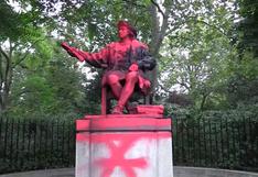 Activistas de Extinction Rebellion manchan la estatua de Colón en Londres