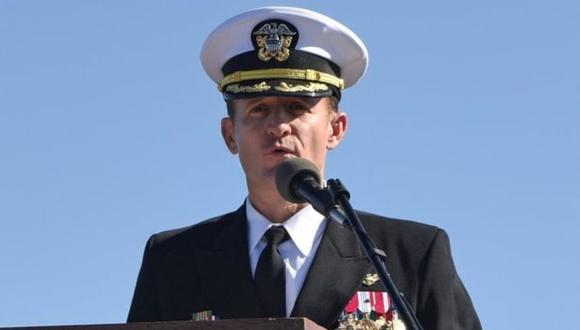 Brett Crozier era el oficial al mando del USS Theodore Roosvelt, un portaviones de la Marina de EE.UU. (Foto: Reuters. vía BBC Mundo).
