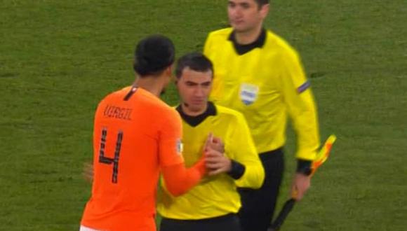YouTube: la triste historia detrás del abrazo de Van Dijk al árbitro del Holanda vs. Alemania | VIDEO. (Foto: Captura de pantalla)