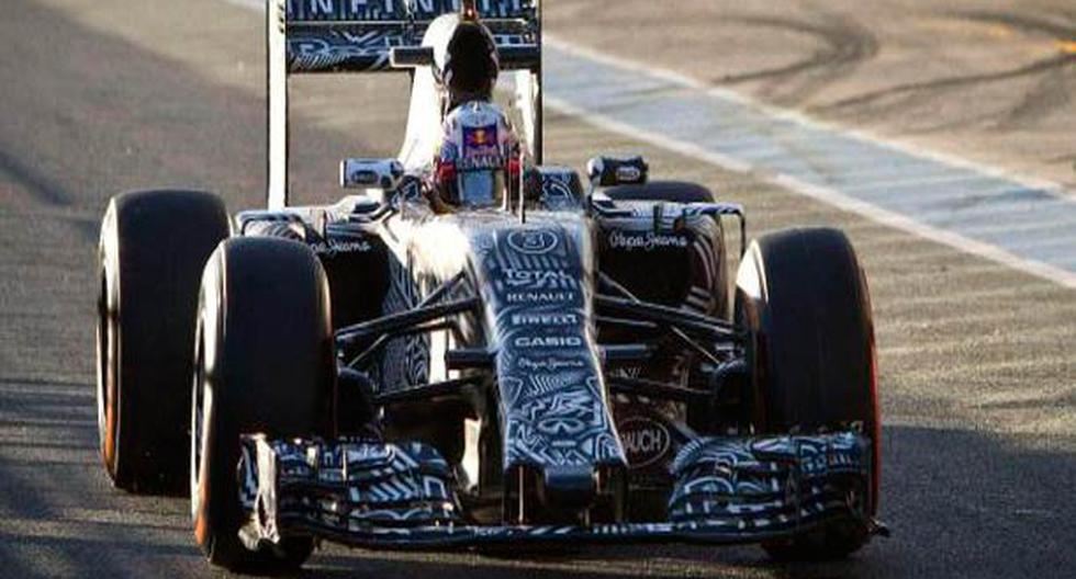 El piloto Daniel Ricciardo, de la escudería Red Bull, rueda con su monoplaza por el Circuito de Jerez. (Foto: EFE)
