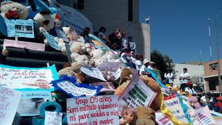 Arequipa: protestan con peluches para que se tomen acciones contra el abuso infantil