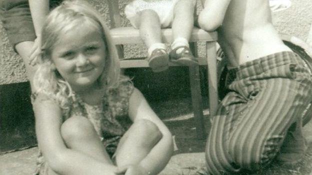 Hayley Kemp quedó huérfana de madre a los 5 años.