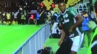 ¿Por qué este jugador se llevó un trípode en plena trifulca?