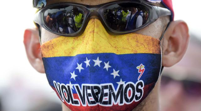 Impiden el ingreso a Venezuela de camiones con ayuda humanitaria de Estados Unidos desde Colombia. (AFP).