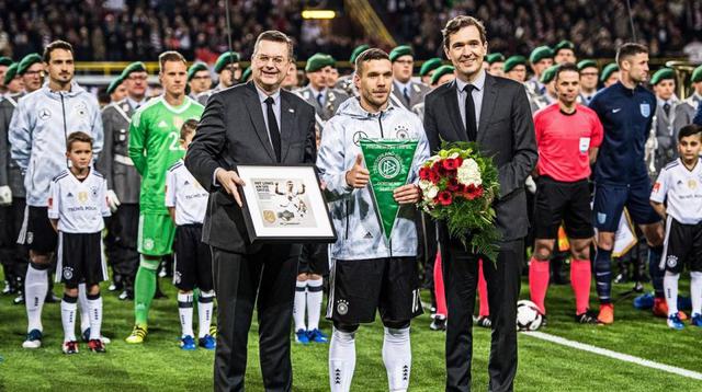 Podolski recibió despedida apoteósica en Signal Iduna Park - 2
