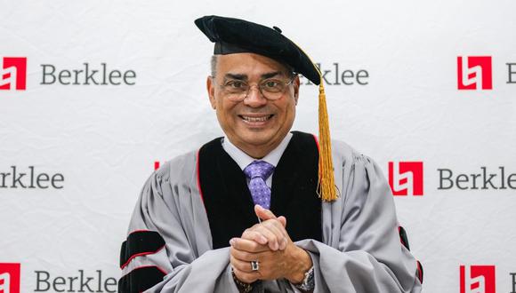 Gilberto Santa Rosa celebra haber sido investido doctor honoris causa en Berklee College. (Foto: Instagram)