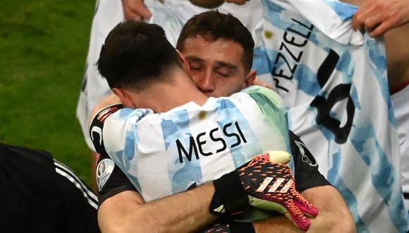 Emiliano Martínez fue la gran figura del Argentina - Colombia al atajar tres disparos desde los penales. (Foto: AFP9