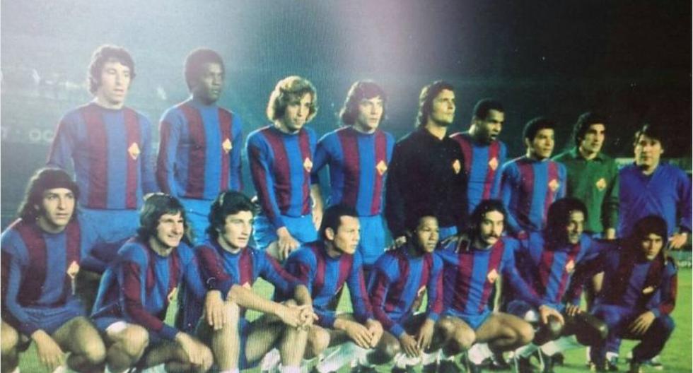 La selección Resto de América posa con la camiseta del Barcelona de España en octubre de 1973. Allí se ve, entre otros, a los peruanos Sotil y Chumpitaz. FOTO: Archivo Quique Wolff.
