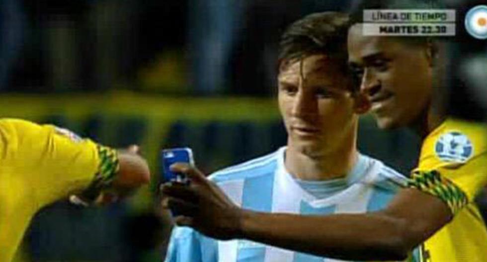 Así se tomaron los jugadores de Jamaica un selfie con Messi. (Foto: Captura)