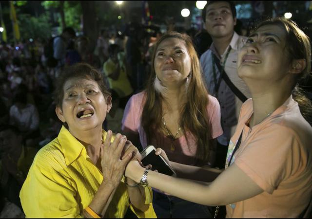 El dolor invade Tailandia tras la muerte del rey Bhumibol - 8