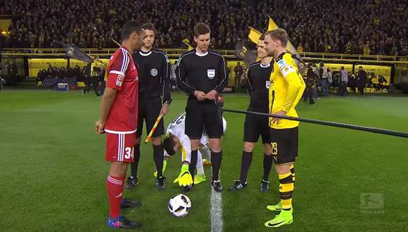 YouTube: el peculiar ritual del arquero del Dortmund. (Foto: Captura)