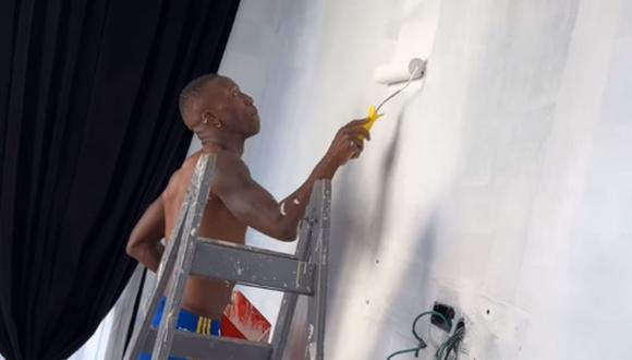 Luis Advíncula sorprende como pintor en su día libre: “Un día juego al fútbol, al otro pinto tu casa” | VIDEO