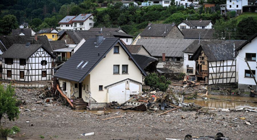 En la imagen se aprecia toda la aldea de Schuld, en el distrito de Ahrweiler, destruida después de una fuerte inundación del río Ahr, en Alemania. (Foto: EFE / EPA / SASCHA STEINBACH).