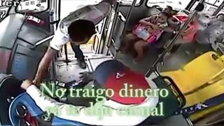 Chofer impide asalto y baja a ladrón a patadas en México