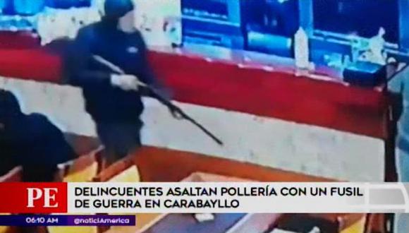 Delincuentes armados generaron temor en comensales y trabajadores de la pollería ubicada en la Av. B en el distrito de Carabayllo. (Captura: América Noticias)