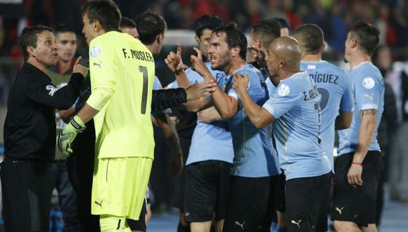 Federación de Chile pide sanción para futbolistas uruguayos