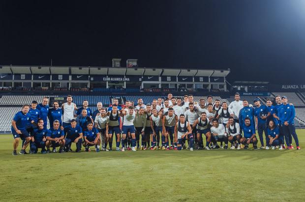 La foto grupal del plantel de Alianza Lima previo al partido ante César Vallejo. 