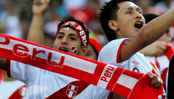 Los peruanos tambi&eacute;n mantienen cierto optimismo con cada partido de la selecci&oacute;n de f&uacute;tbol, pese a que no clasifica al Mundial desde 1982. (Foto: AFP)