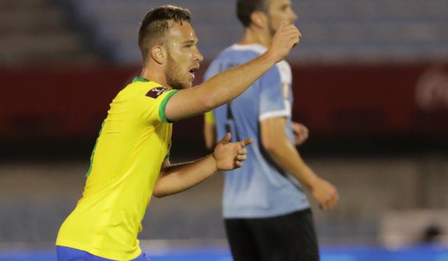 Arthur marcó el 1-0 de Brasil sobre Uruguay por Eliminatorias | Foto: EFE
