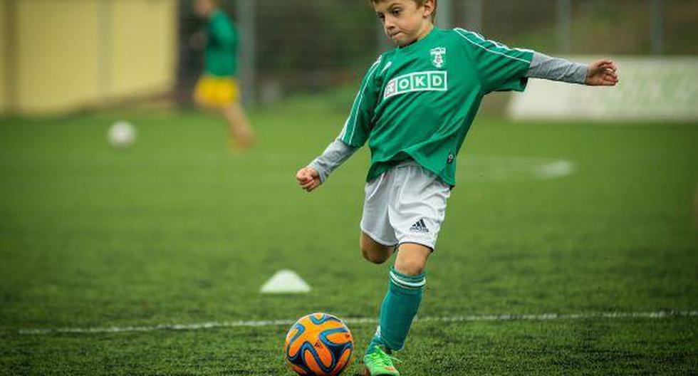 Fomentar la práctica del fútbol es una actividad que las madres deben apoyar para ayudar a su desarrollo personal. (Foto: Pixabay)