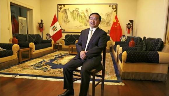 Jia Guide, embajador de China en Perú, habla durante una entrevista con Reuters en la embajada china en Lima, Perú, 11 de abril del 2018. REUTERS/Mariana Bazo