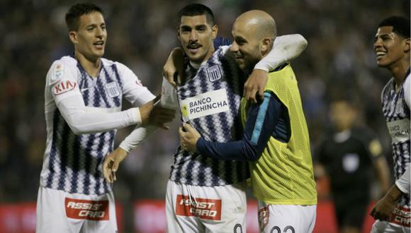 Adrián Balboa (centro) celebra su estreno goleador con el conjunto victoriano junto a Godoy y Federico Rodríguez (con chaleco). El delantero no anotaba desde el 31 de marzo de este año con Antofagasta. (Foto: EC)