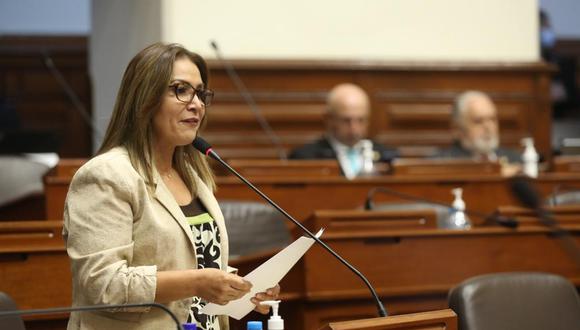 Magaly Ruíz permanece en el Congreso pese a testimonios por recortes de sueldo. Foto: Congreso