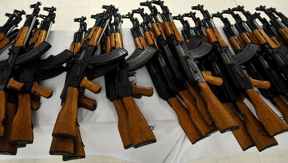Rusia anuncia la apertura en la India de una fábrica de fusiles Kaláshnikov. (AFP)