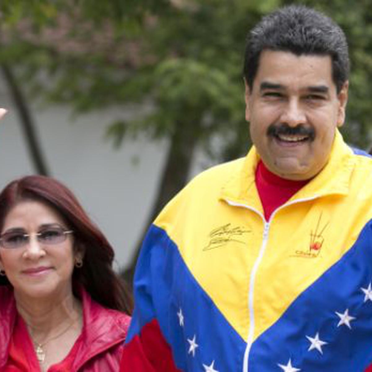 La esposa de Nicolas Maduro es fea de pollas, pero melafo.