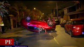 Surco: chofer volcó vehículo, huyó y abandonó a su copiloto herida