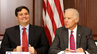 Biden nombra a su consejero Ron Klain jefe de su futuro gabinete de la Casa Blanca