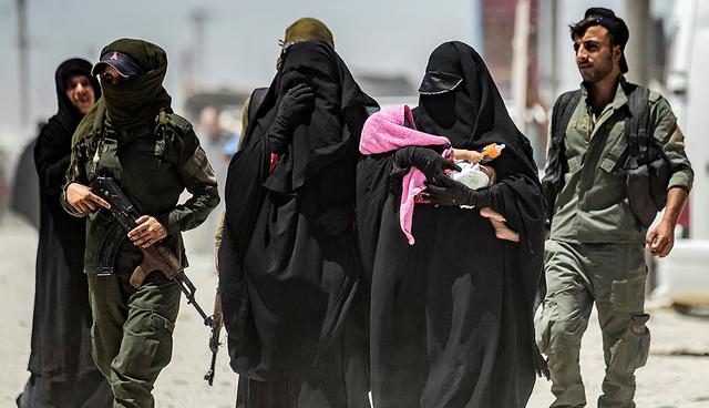 Informe de AFP revela la peligrosidad de las mujeres yihadistas en un campo de refugiados al norte de Siria. (Foto: AFP)