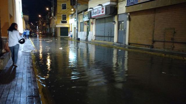 Lluvia en Piura inunda varias calles y aísla algunos distritos - 1