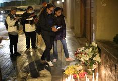 Fanáticos lloran muerte de Diego Bertie en puerta de su casa: “Nos dejas un gran vacío en el corazón” | FOTOS