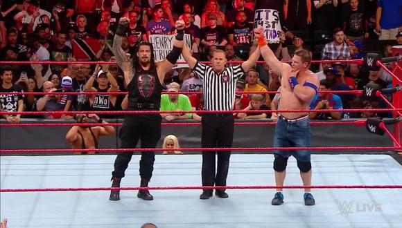 En el último WWE Raw, John Cena apareció en el programa e hizo equipo con Roman Reigns. (Foto: WWE)