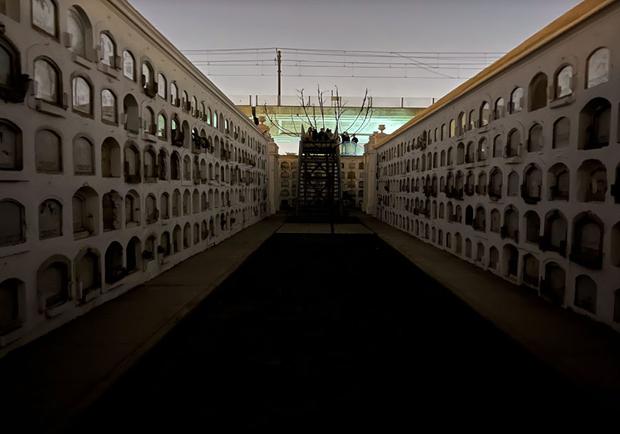 Siguien el pabellón de entrada del cementerio, se encuentra la zona de los suicidas. Llamada así pues se encuentran enterradas personas que cometieron este acto. (Foto: Blanca Guevara/ El Comercio)