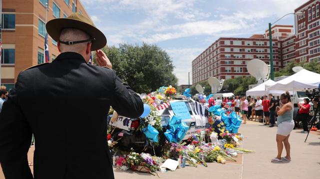 EE.UU.: El dolor invade Dallas tras asesinato de los policías - 7