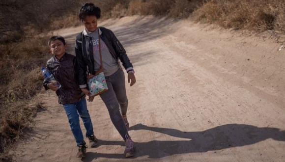 Los hermanos Diana, de 12 años, y Lesgter, de 9, cruzaron la frontera el 5 de marzo a través del Río Bravo. (Foto: Reuters)