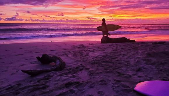 Santa Teresa, en Costa Rica, es un paraíso para los surfistas y amantes de bellos atardeceres. (MARCOS GONZÁLEZ)
