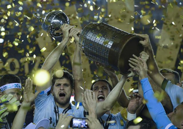 Gremio y las emotivas postales del festejo por consagración en Libertadores. (Foto: AFP)