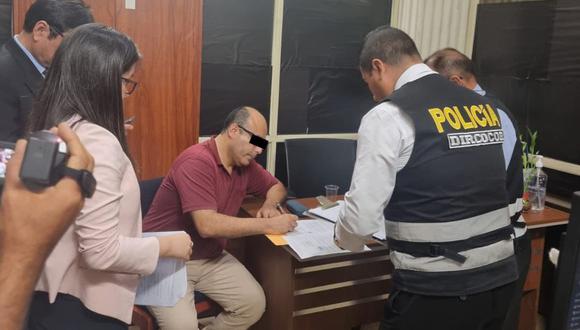 Detienen al jefe de la Depincri del Cercado de Lima, Ricardo Enrique Vargas Contreras, y a otros tres policías al ser acusados de pedir una coima. (Foto: Dircocor PNP/X)