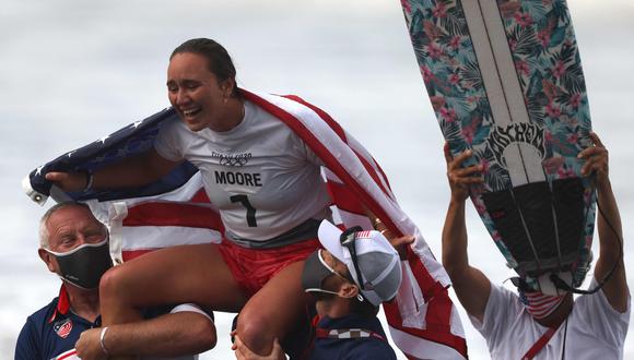 Carissa Moore se llevó la medalla de oro en surf en Tokio 2020. (Foto: AFP)