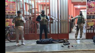 Puente Piedra: agentes policiales capturan a balazos a dos delincuentes que asaltaron a comensales en pollería | VIDEO 