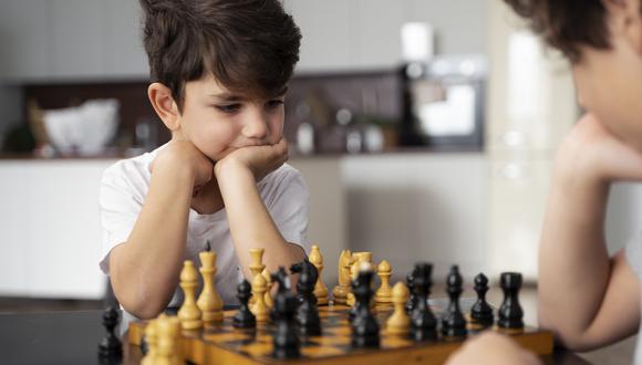 Introducir el ajedrez desde edades tempranas colmara al niño o niña de diferentes y vitales habilidades que le servirán en su día a día.
