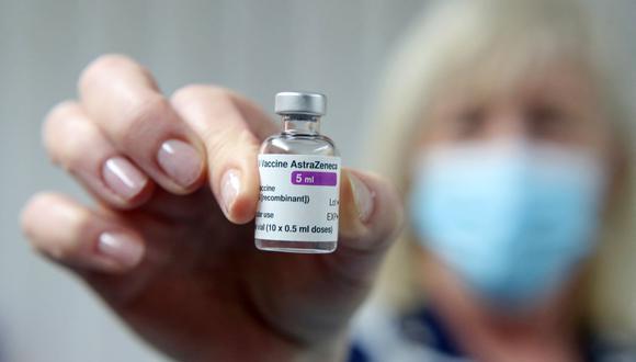 Un vial de la vacuna AstraZeneca / Oxford contra el coronavirus Covid-19. (Foto de Geoff Caddick / AFP).