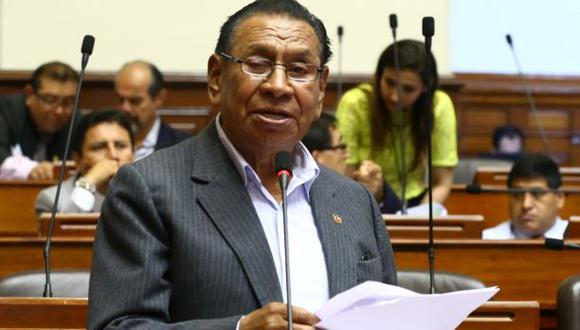 Apaza dijo que primero debe solucionarse la situación laboral de los peruanos. (Foto: Congreso de la República)