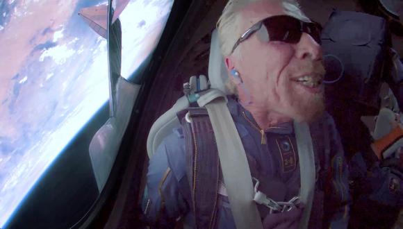 Una foto facilitada por Virgin Galatic que muestra a Richard Branson sobrevolando el espacio a bordo de la SpaceShip Two Unity 22. (EFE).