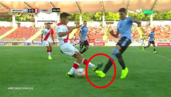 Perú vs. Uruguay EN VIVO: Jesús Pretel recibió la tarjeta amarilla por esta peligros infracción |  VIDEO. (Foto: Captura de pantalla)